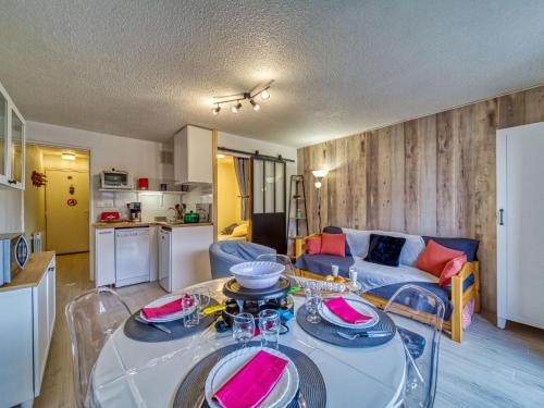 Studio Vostok Zodiaque-84 by Interhome