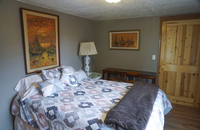 Studio W/Panoramic View Of River - Great Value