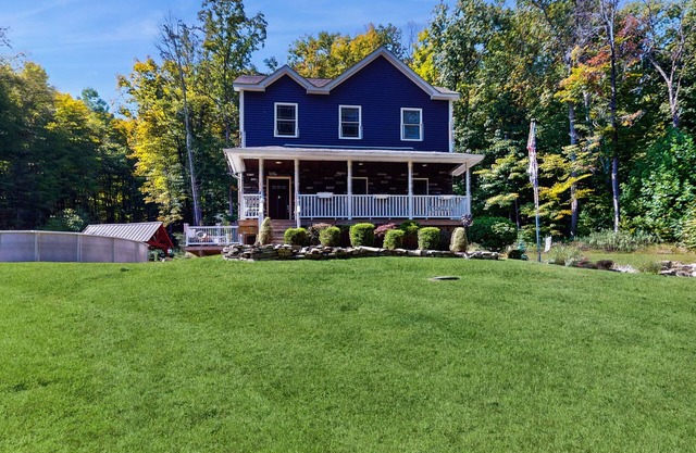 Studio with private pool, firepit, cabana, grill, & washer/dryer-Dogs ok