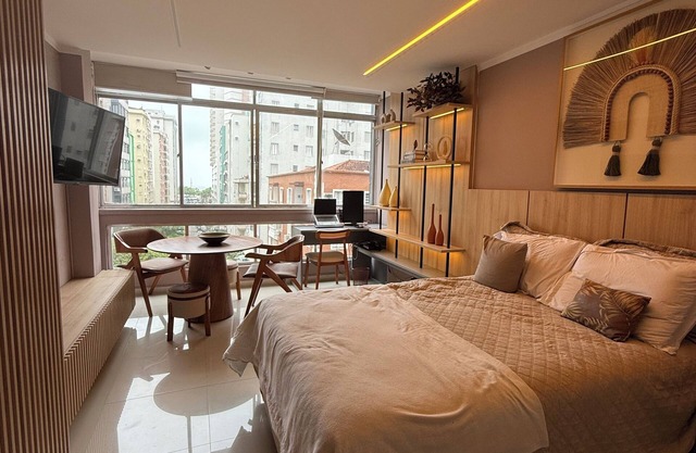 Studio with unobstructed sea views, luxury and comfort 1 block from the beach!