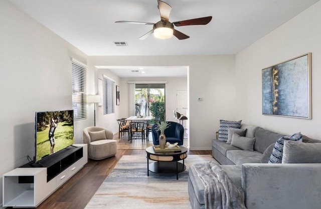 Stunner on West Straight Arrow