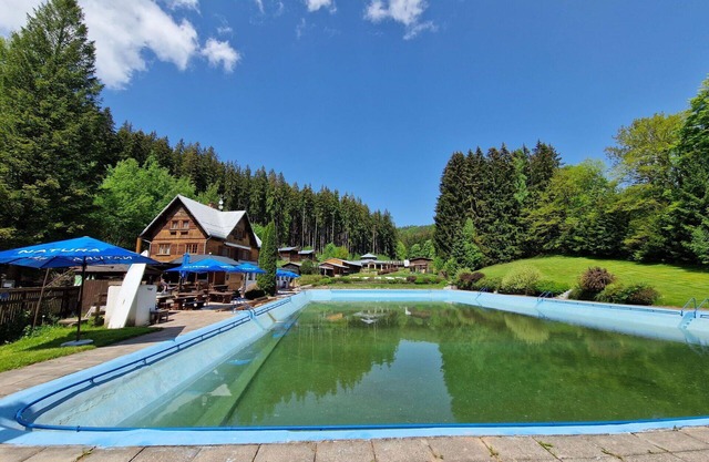 Stunning private villa for 21 people with WIFI, pool, TV, terrace, pets allowed and parking