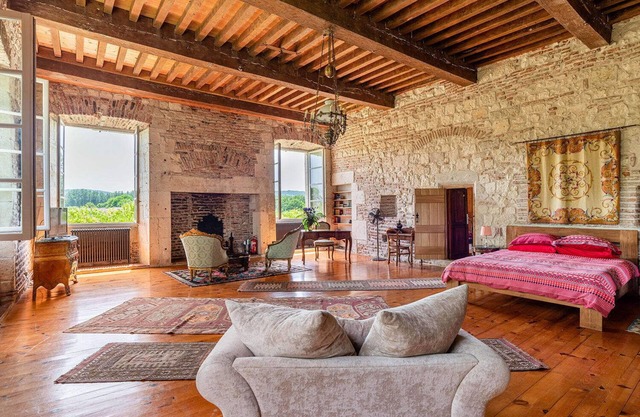 Stunning Chateau w/ Heated Swimming Pool Sleeps 20
