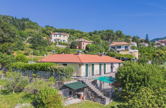 Stunning villa for 8 guests with WIFI, TV, terrace, pets allowed and parking