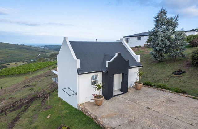 Stunning 1-Bedroom Vineyard Cottage