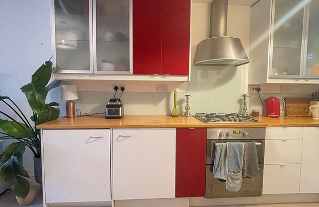 Stunning 1BD Flat w/Garden area, Kentish Town!