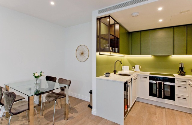Stunning 1bed AC/pool Chelsea kings Rd & Slone SQ