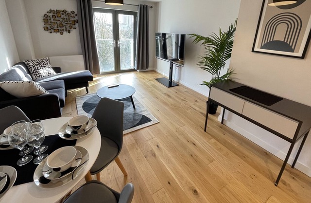 Stunning 2-Bed Apartment in Bristol with Parking