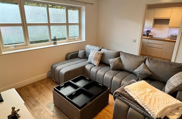 Stunning 2 Bed Apt "The Court" Opposite Sefton Park.