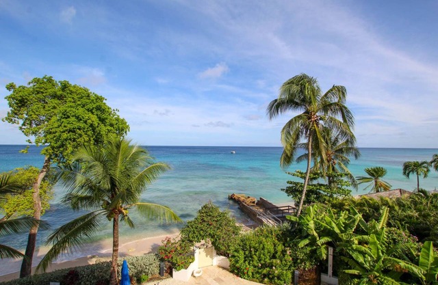 Stunning 2-bed Beachfront Condo on Payne's Bay
