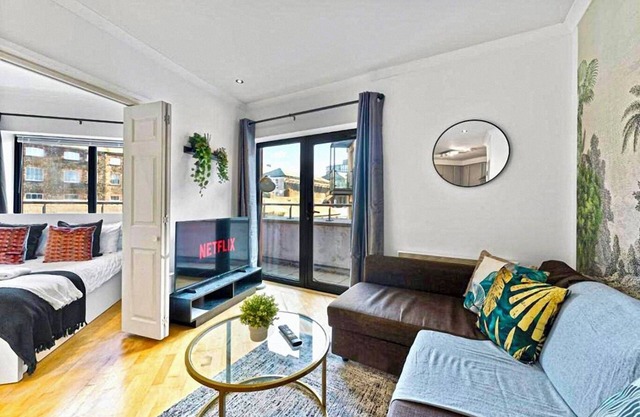 Stunning 2-Bed in Cardiff with Balcony