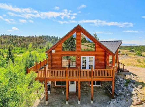Stunning 2 Bedroom 1.5 Bath Cabin on 3.5 Acres