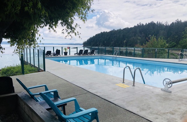 Stunning 2 Bedroom Oceanfront Condo w/Heated Pool