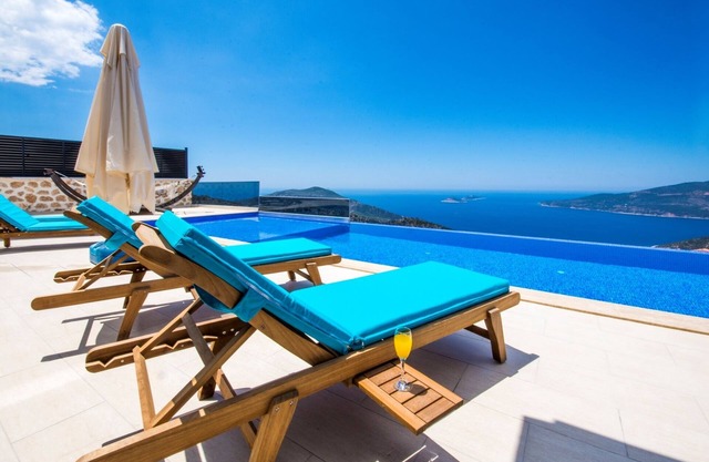 Stunning 2 Bedroom Villa with Secluded Infinity Pool & Spectacular Sea Views