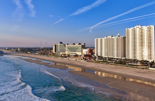 Stunning 2BR Beach Condo, Walk to Daytona Beach!n
