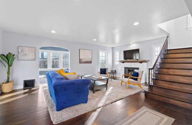 Stunning 3 BD in Woods|Hardwood Floors |Canterbury