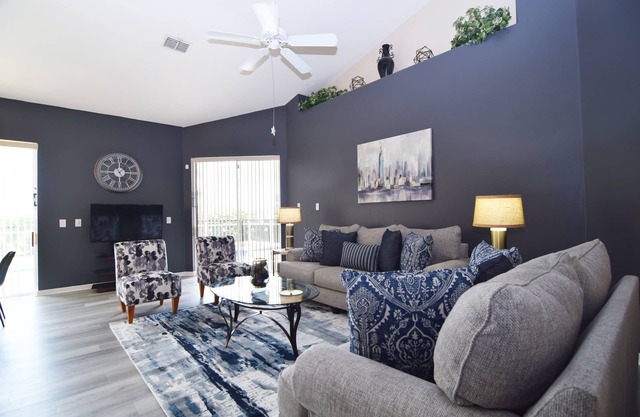 Stunning 3 bed/2 bath home, west-facing private pool, 8 miles to Disney!