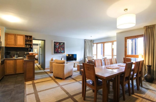 Stunning 3-bedroom apartment with mountain views