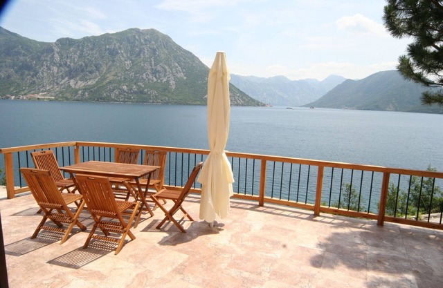 Stunning 3 bedrooms house over looking Perast islands