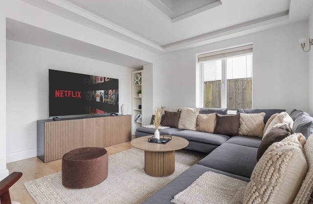 Stunning 3BD w/Garden & Free Parking!