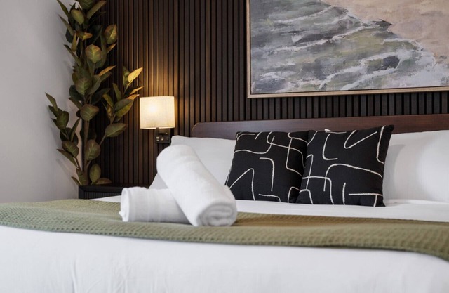 Stunning 3BR Penthouse Suite| 2 decks| A+ Location