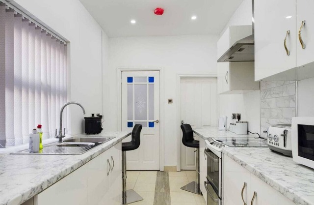Stunning 4-Bed House Fully Refurbished Modern