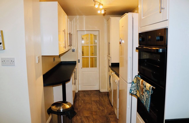 Stunning 4-Bed House in Birmingham