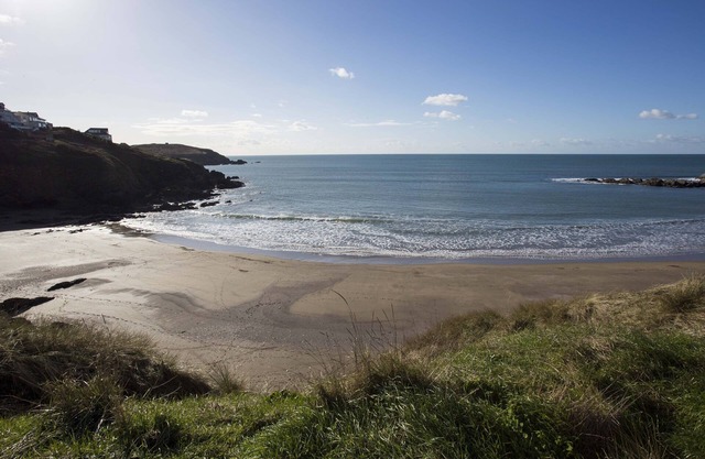Stunning 4 bedroom beach house with hot tub and sunbathing roof terrace