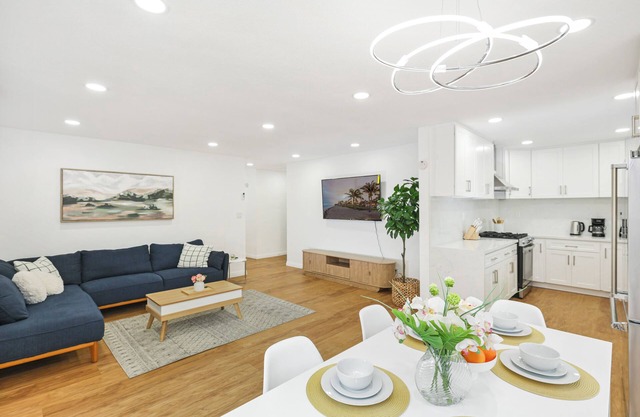 Stunning 4-bedroom house in charming Santa Ana with fully fenced yard