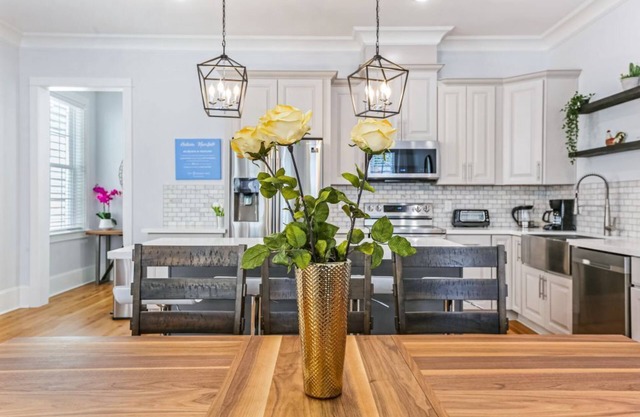 Stunning 4 BR Condo + Pool - Near St. Charles