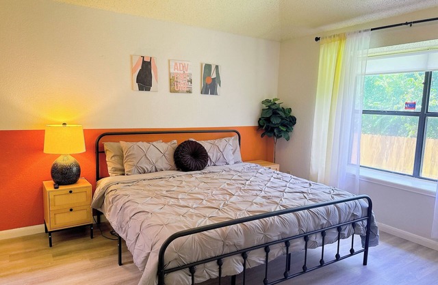 Stunning 4Br2Ba. Pets Friendly. Extended Stay welcome!