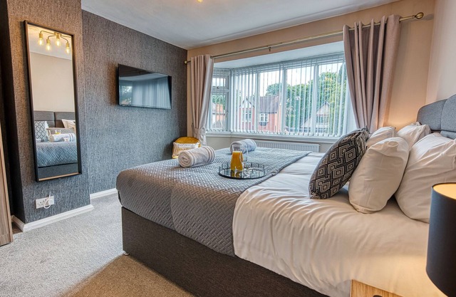 Stunning 5 Bed House, Solihull, NEC, Airport