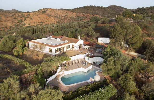 Stunning 5 bedroom family villa with spectacular views and heated pool