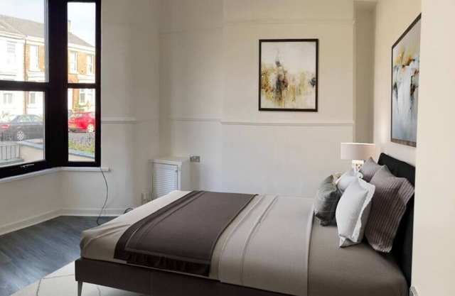 Stunning 5-Bedroom House with 5 En-Suite Bathrooms in Liverpool's L4