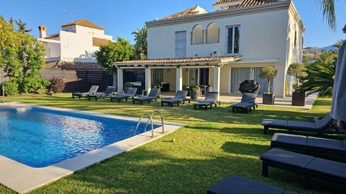 Stunning 5 Bedroom Villa in Puerto Banus with Pool