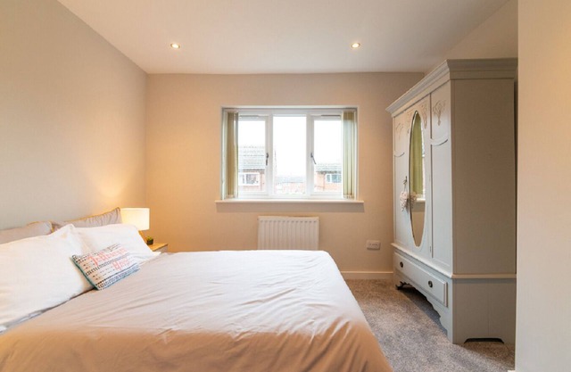 Stunning 6 bedrooms Manchester House Sleep11 Manchester Airport/City Center