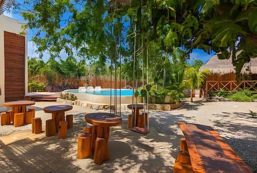 Stunning 6 Private Villas & PH/Wifi/AC/Pool/Gym.