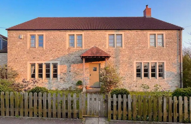 Stunning 7 bedroom detached house near Bruton
