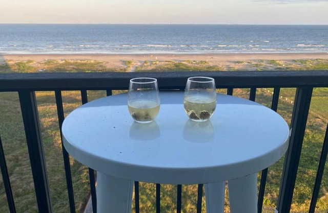 Stunning 8th floor View of the Beach - Islander East Studio