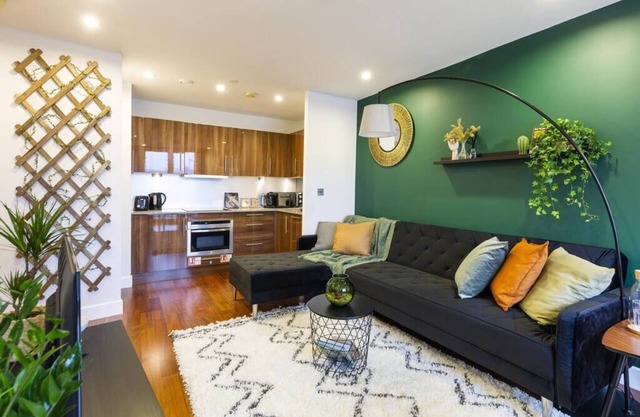 Stunning apartment right in the centre with a keyless system. Parking available