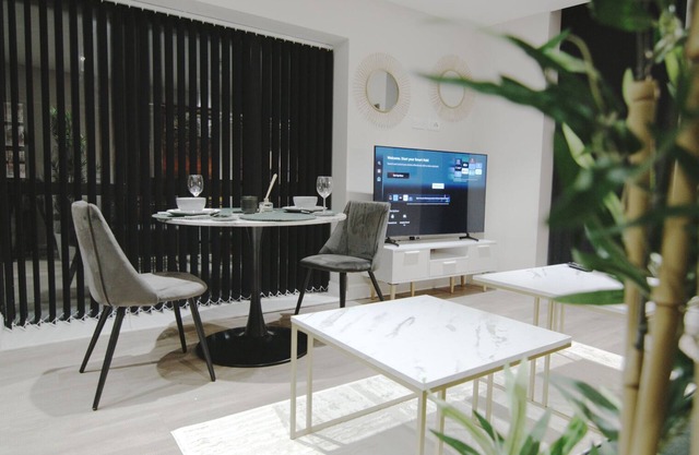 Stunning baby-friendly 1 Bedroom | In the heart of Leeds| Sleeps 2 +Netflix