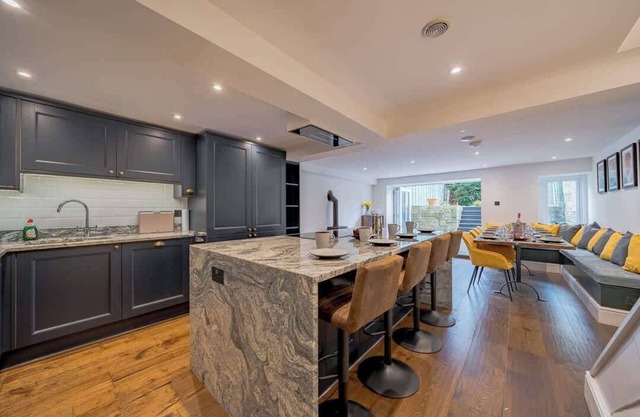 Stunning Bath Home Sleeps 12 ~ Ideal for Hen/Stags