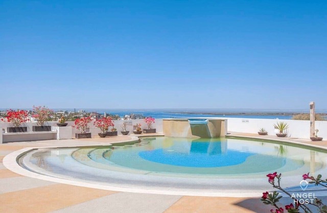 Stunning Bay Views, Pool, Near Malecón Waterfront