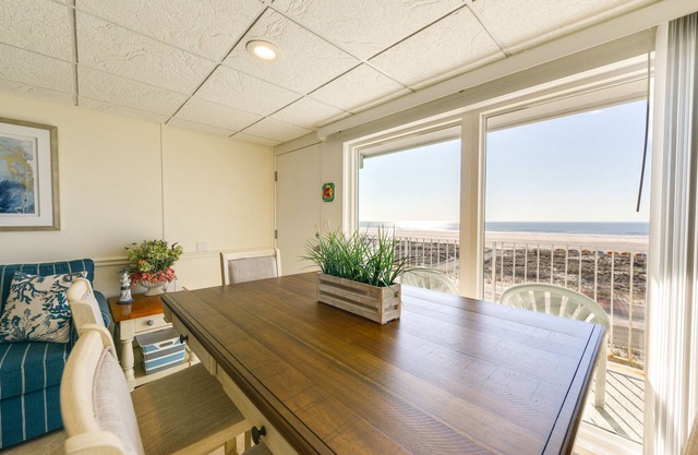 Stunning Beachfront Condo w/Panoramic Ocean View