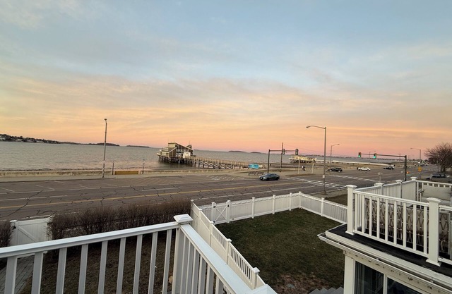Stunning Beachfront 3BR, Ocean/City Views, Near Boston, Free Parking