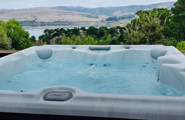 Stunning Beauty! Stay Cool above Tomales Bay!