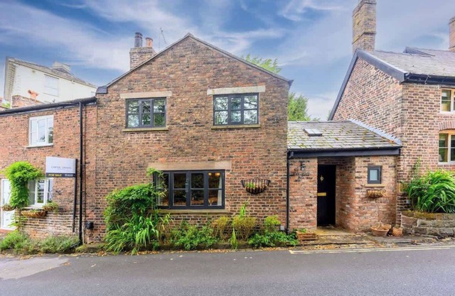 Stunning Bowdon Cottage by City SuperHost