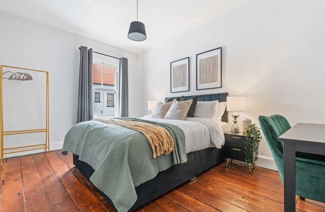 Stunning & Charming Home | Free Wi-Fi | Sleeps