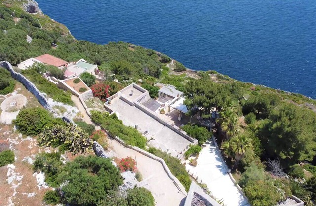 Stunning cliff house with fantastic sea view (B)