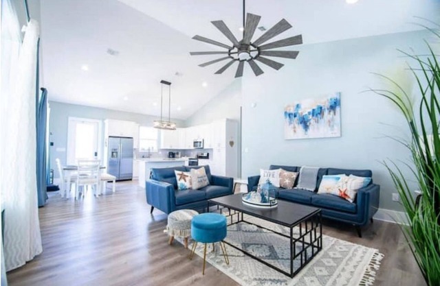 Stunning Comfortable Beach View House! Play Pool by the Beach! Great Family fun!